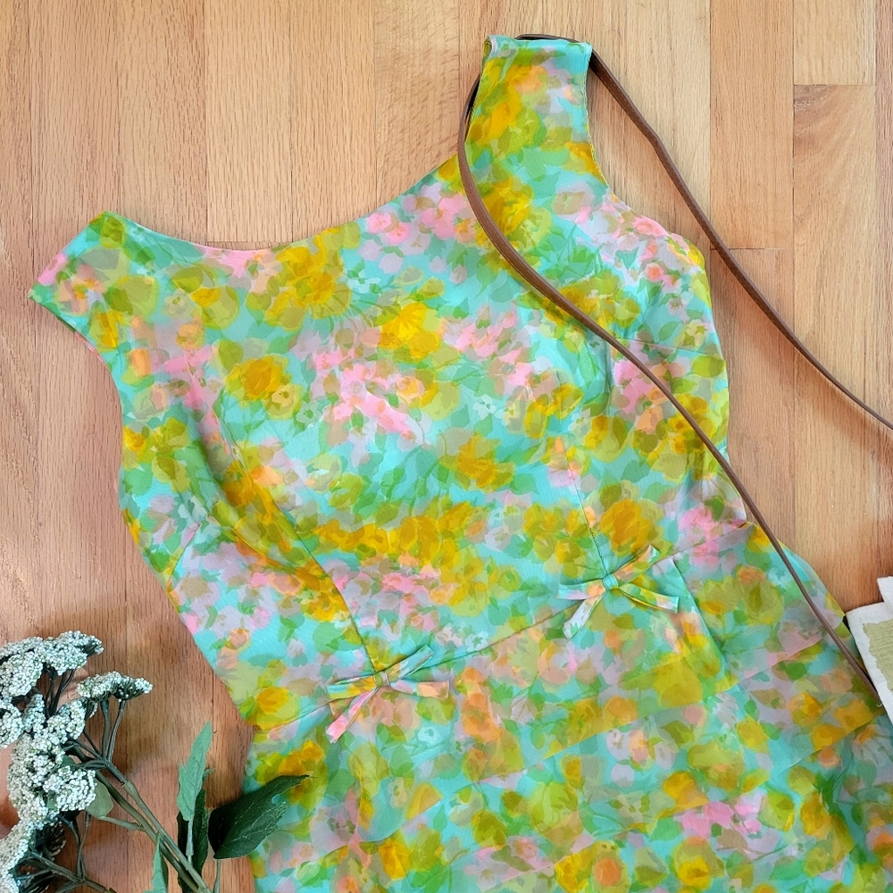 💐 VTG Vibrant Floral Sheer Overlay 1960s Wiggle Dress Sz S/M